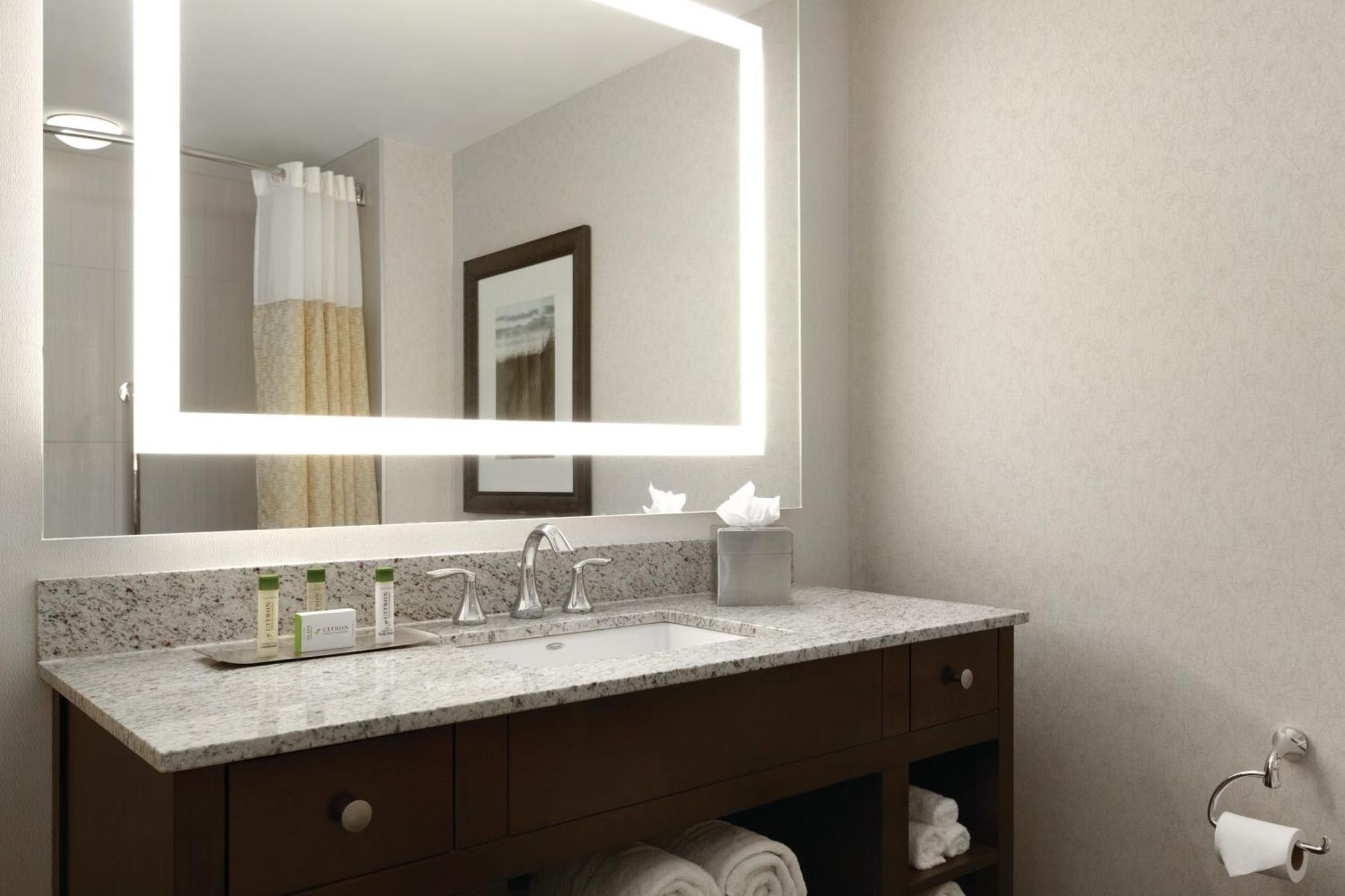 Doubletree By Hilton Hotel Boston Bayside Kültér fotó